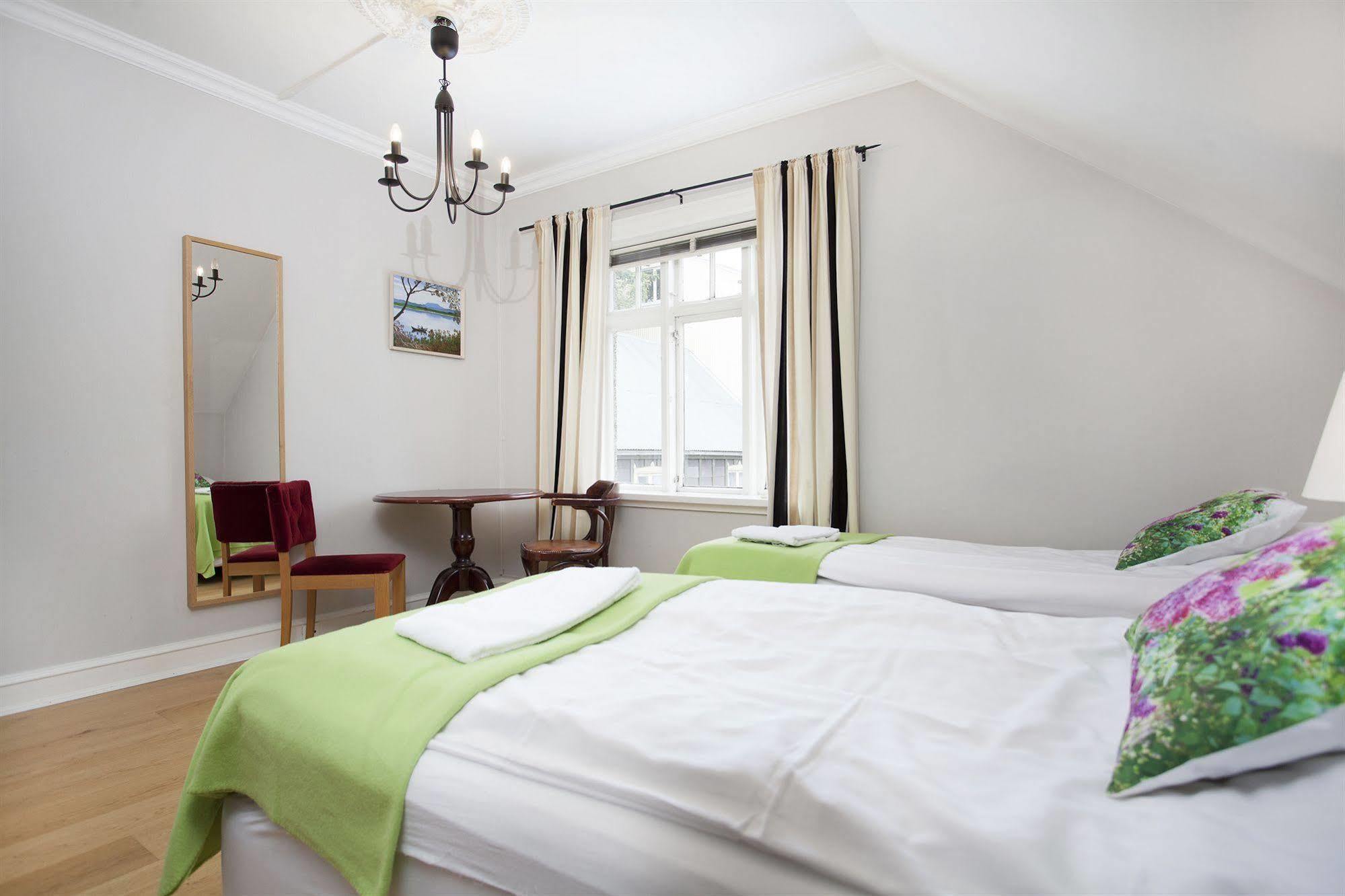 Skolabru Guesthouse Reykjavík Buitenkant foto